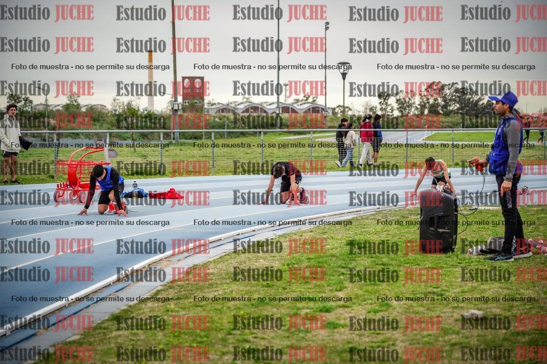 Fotos de los 300 m llanos de varones - U17