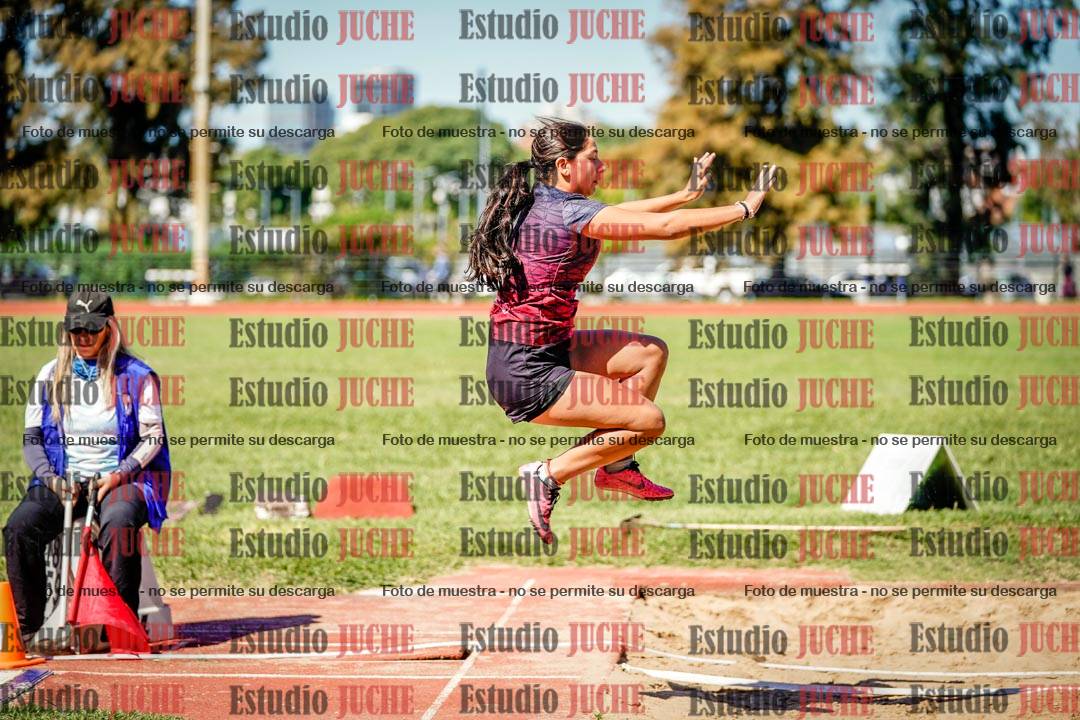 Fotos del salto en largo de mujeres