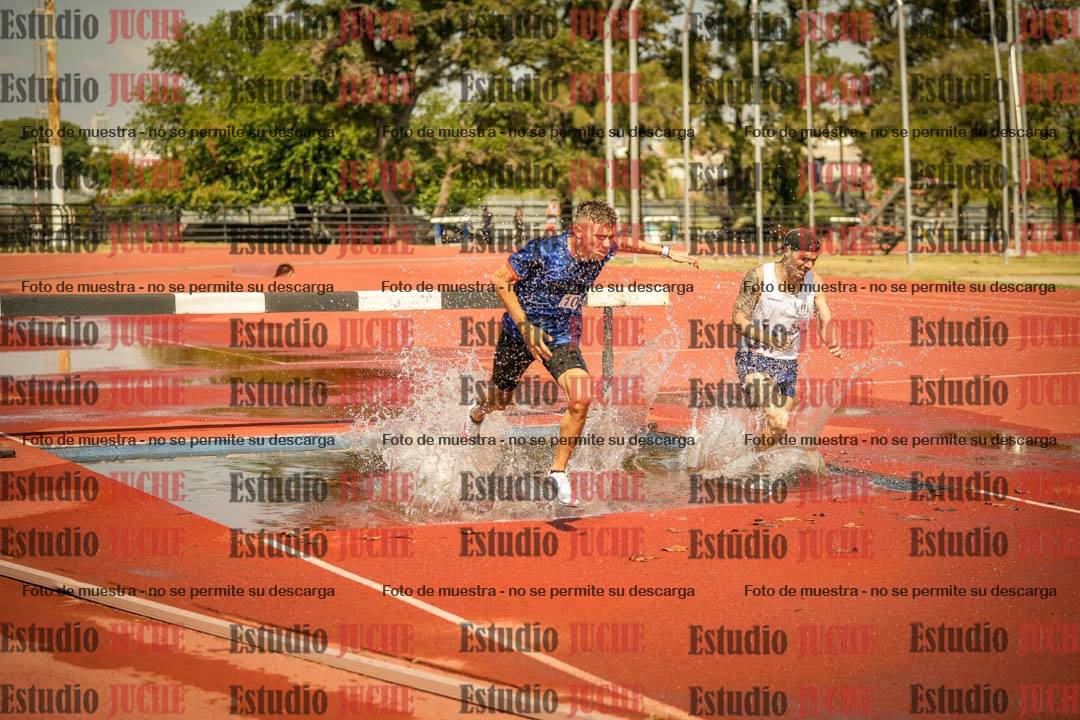 Fotos de los 3000 m con obstáculos de varones