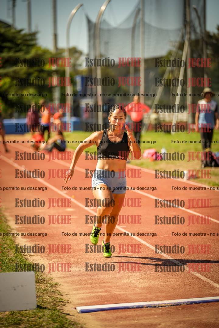 Fotos del salto en largo de mujeres