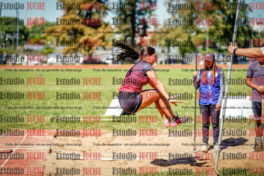 Fotos del salto en largo de mujeres