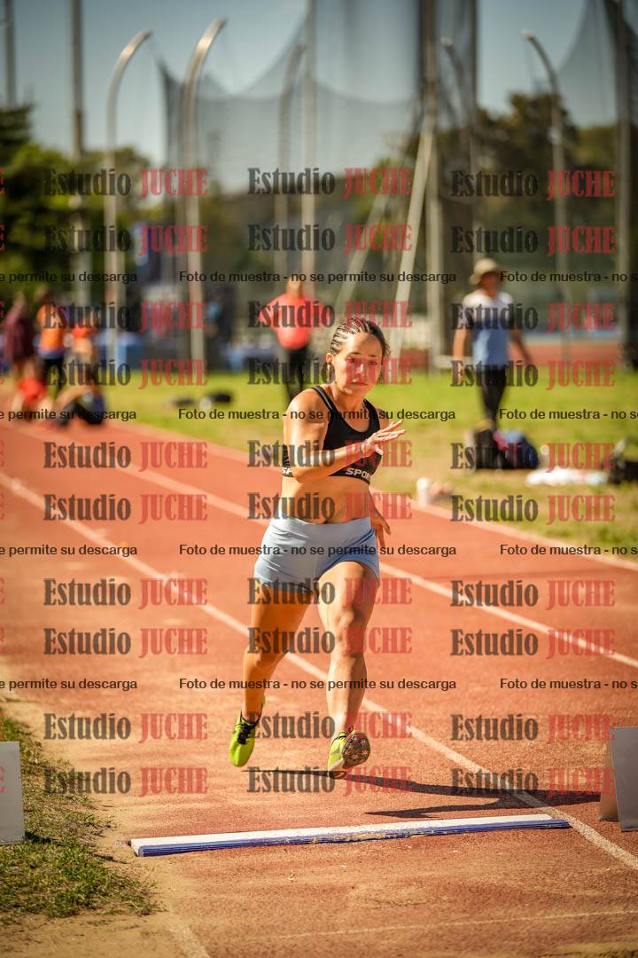 Fotos del salto en largo de mujeres