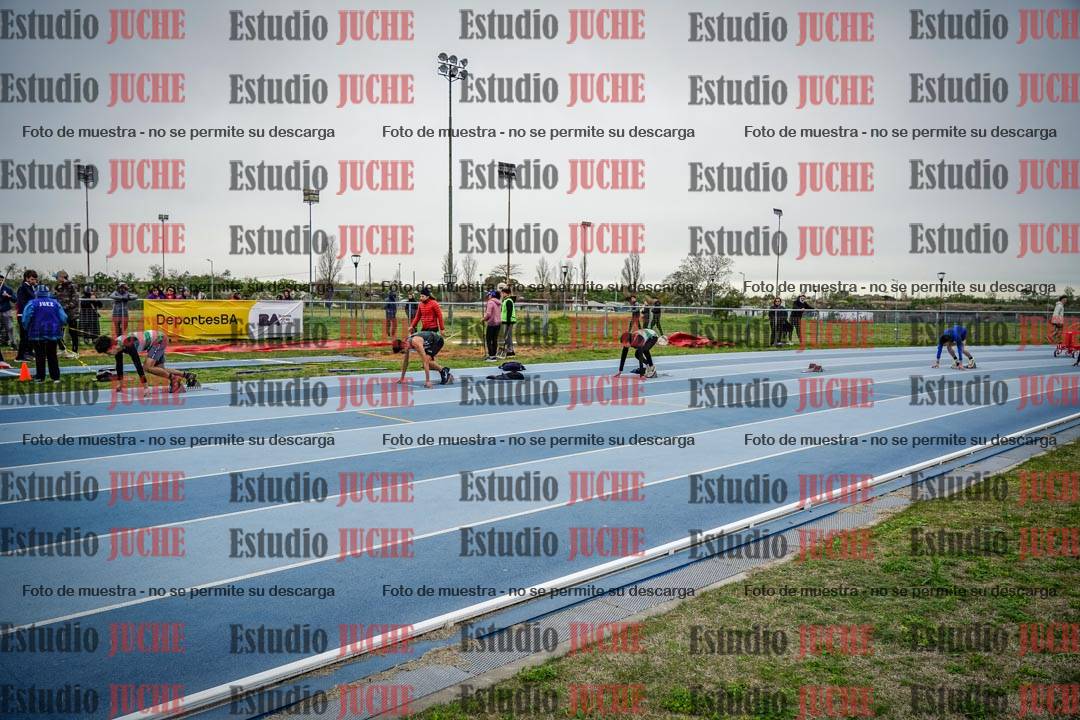 Fotos de los 300 m llanos de varones - U17