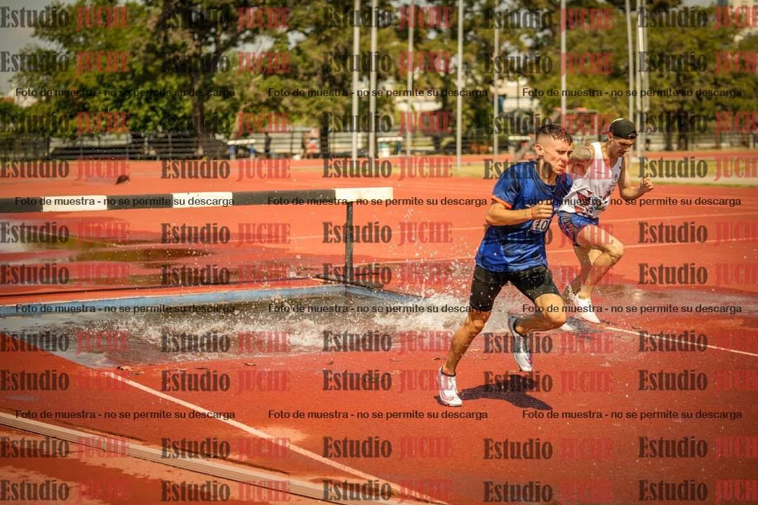 Fotos de los 3000 m con obstáculos de varones