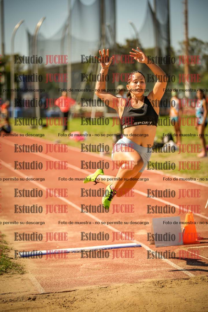 Fotos del salto en largo de mujeres