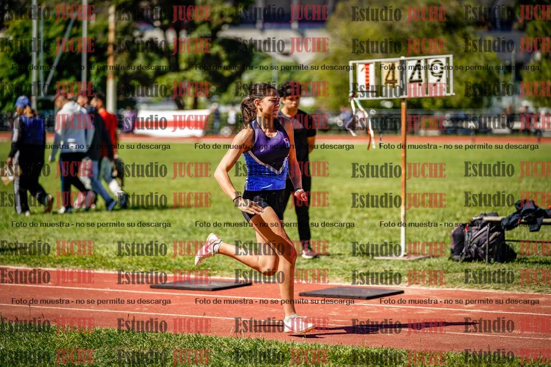 Fotos del salto en largo de mujeres