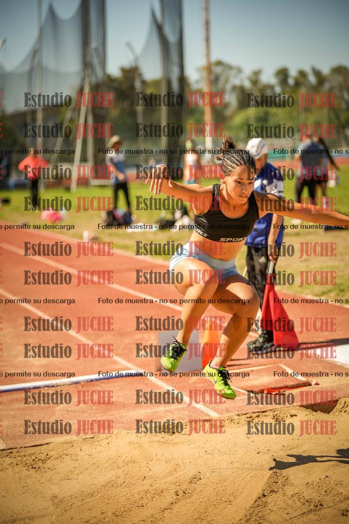 Fotos del salto en largo de mujeres