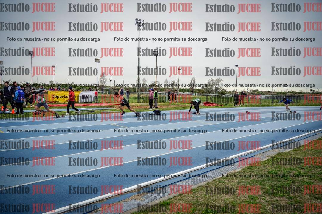Fotos de los 300 m llanos de varones - U17