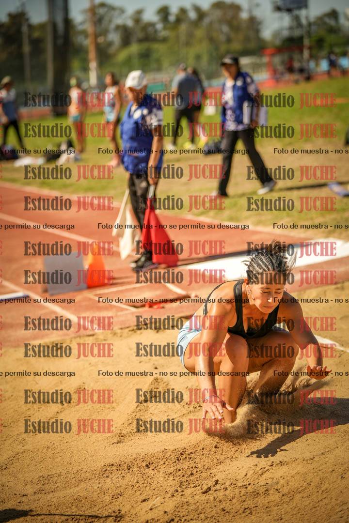Fotos del salto en largo de mujeres