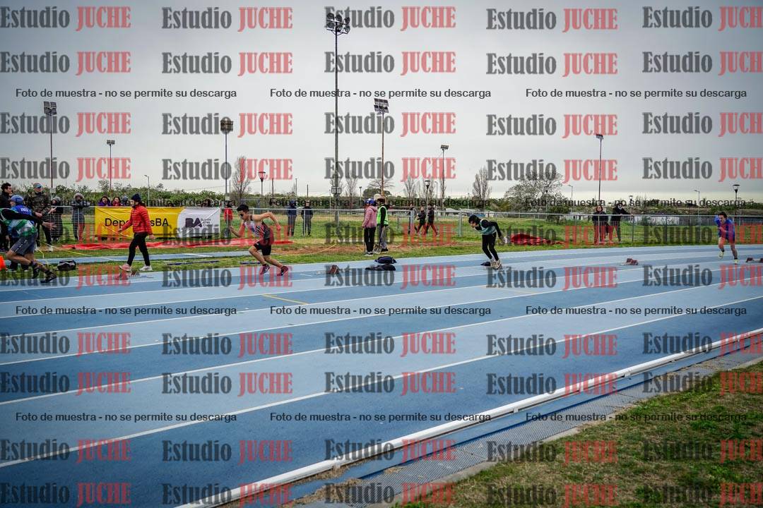 Fotos de los 300 m llanos de varones - U17