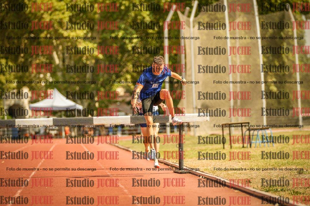 Fotos de los 3000 m con obstáculos de varones