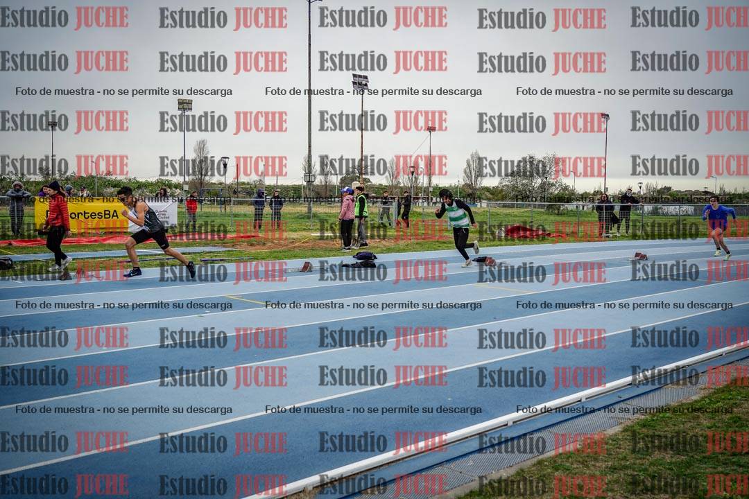 Fotos de los 300 m llanos de varones - U17