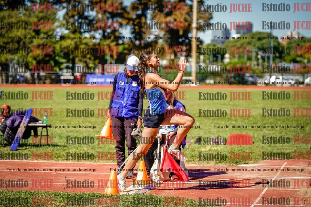 Fotos del salto en largo de mujeres
