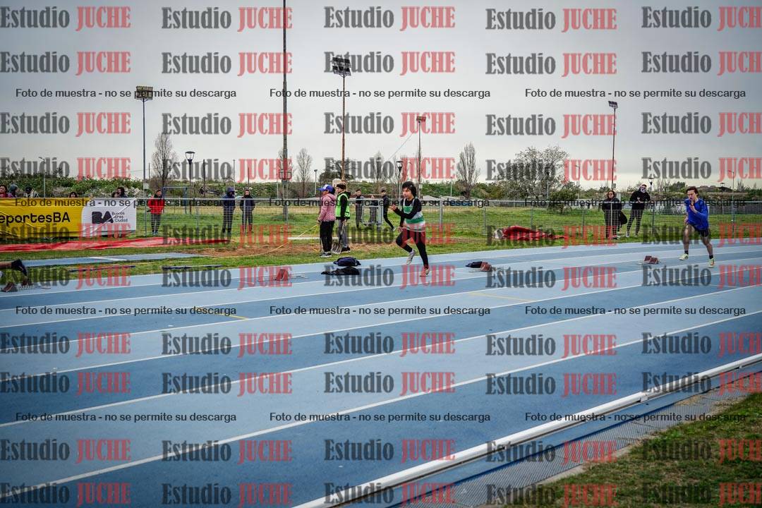 Fotos de los 300 m llanos de varones - U17