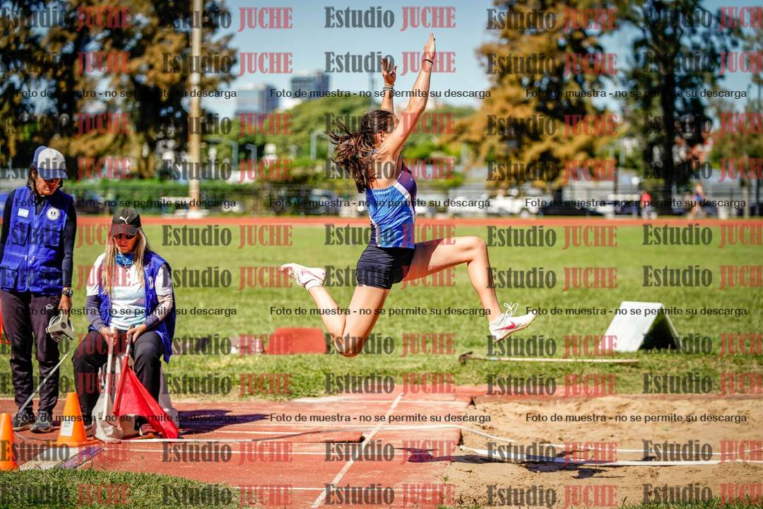 Fotos del salto en largo de mujeres