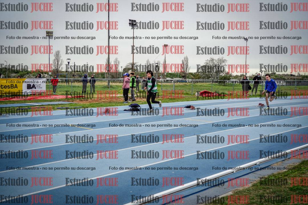 Fotos de los 300 m llanos de varones - U17