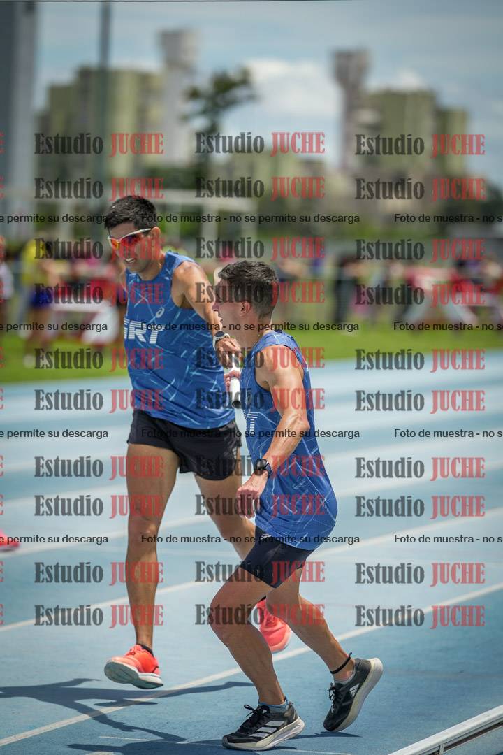 Fotos durante el transcurso de los relevos 20' para running teams - serie 2