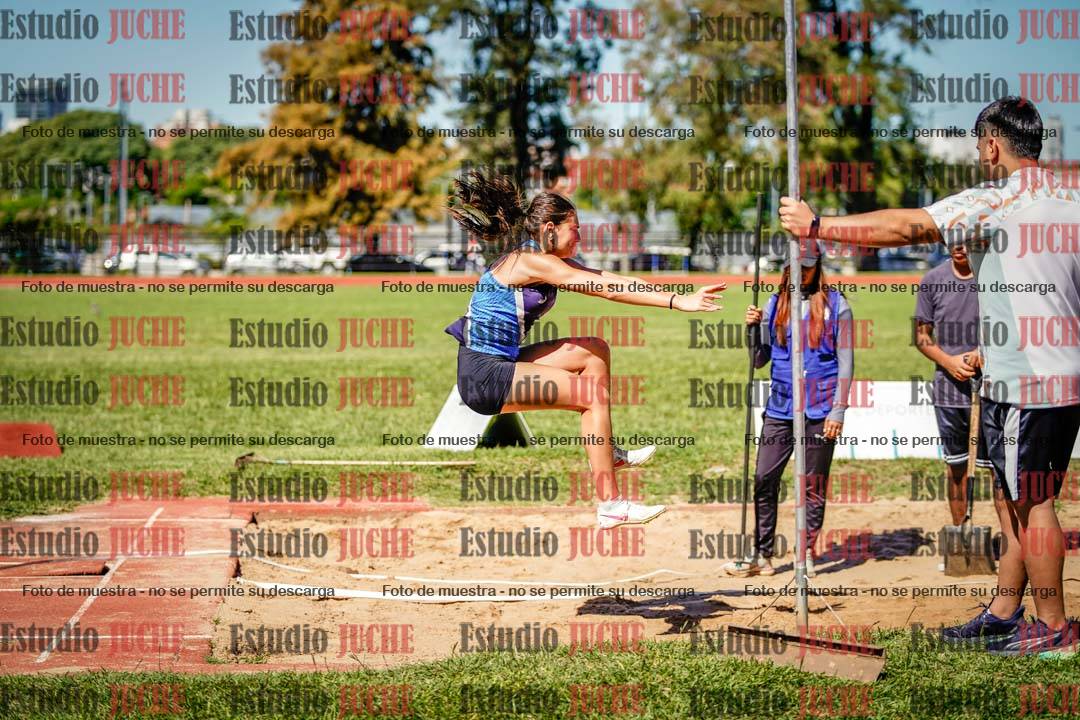 Fotos del salto en largo de mujeres