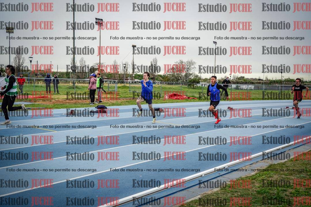 Fotos de los 300 m llanos de varones - U17