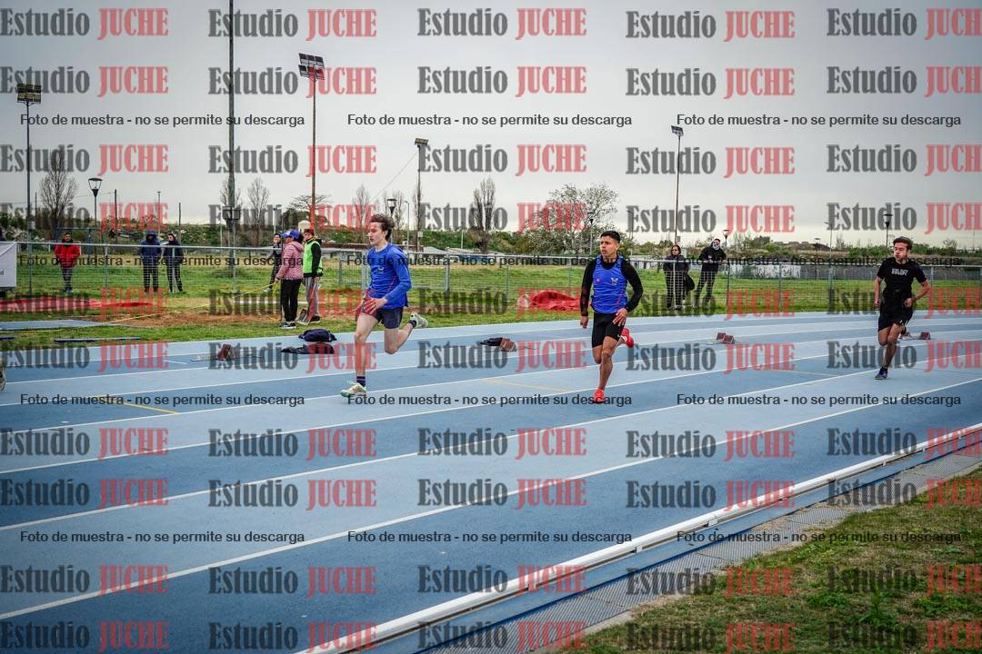 Fotos de los 300 m llanos de varones - U17