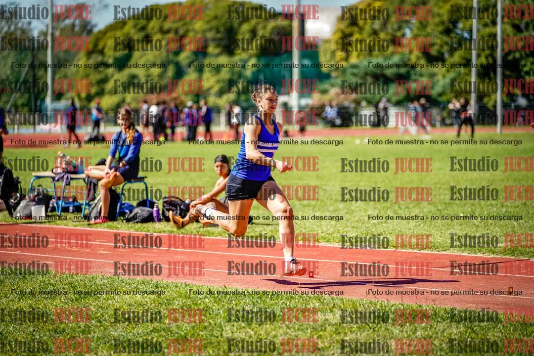 Fotos del salto en largo de mujeres