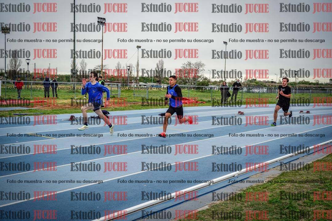Fotos de los 300 m llanos de varones - U17
