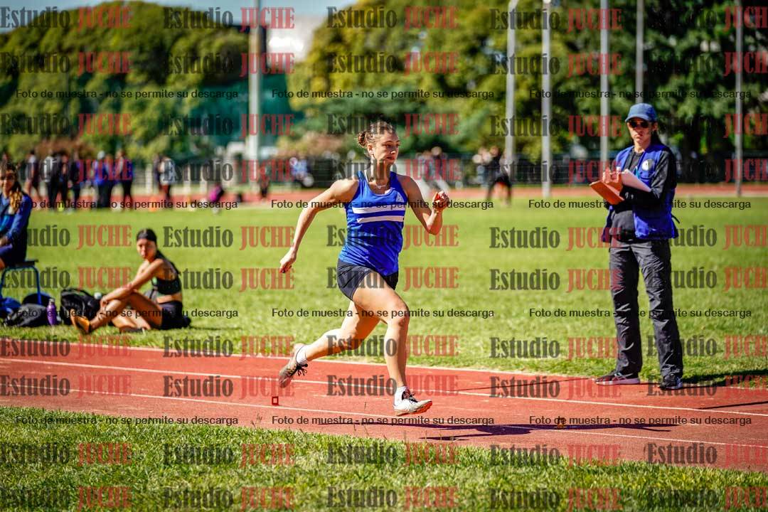 Fotos del salto en largo de mujeres