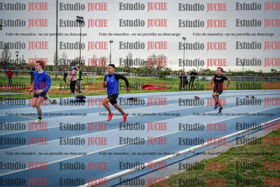 Fotos de los 300 m llanos de varones - U17