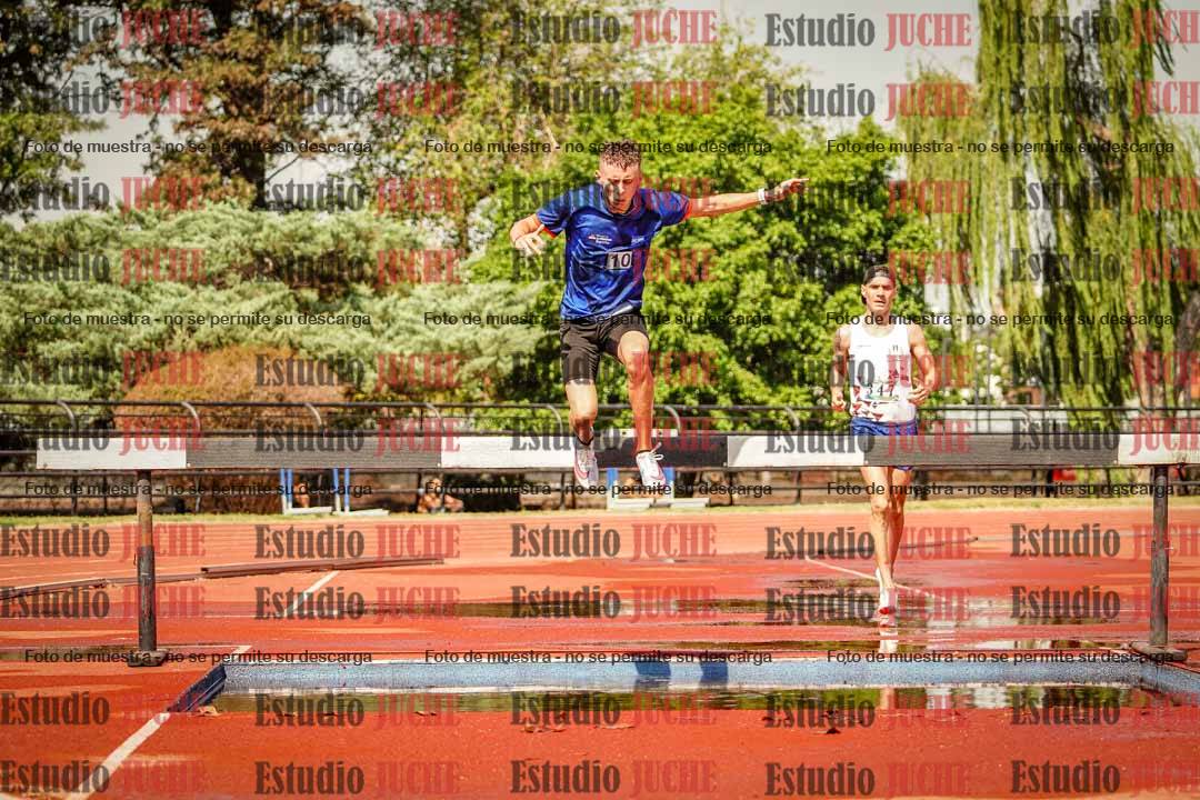 Fotos de los 3000 m con obstáculos de varones