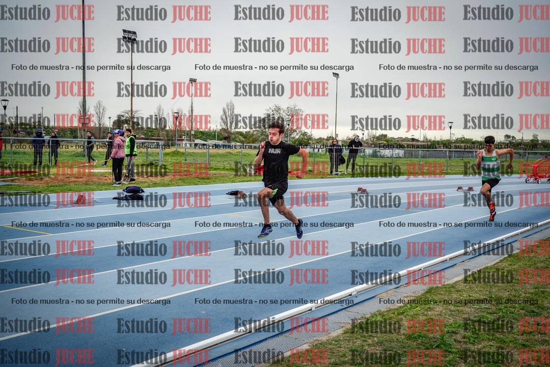 Fotos de los 300 m llanos de varones - U17
