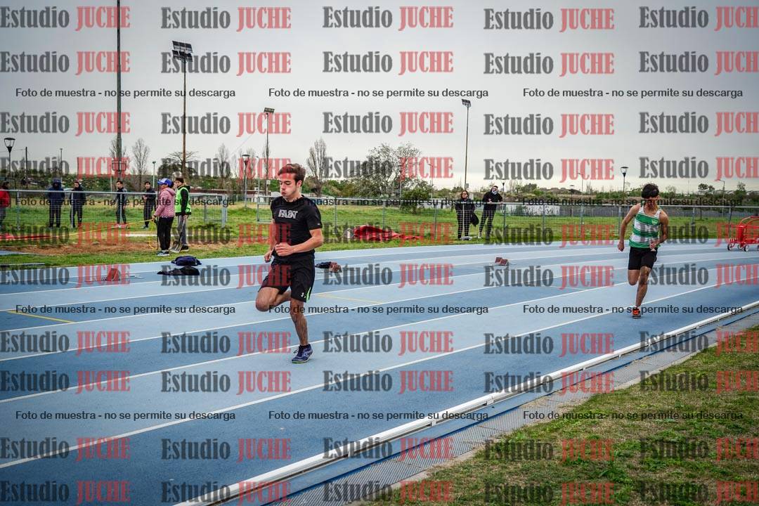 Fotos de los 300 m llanos de varones - U17