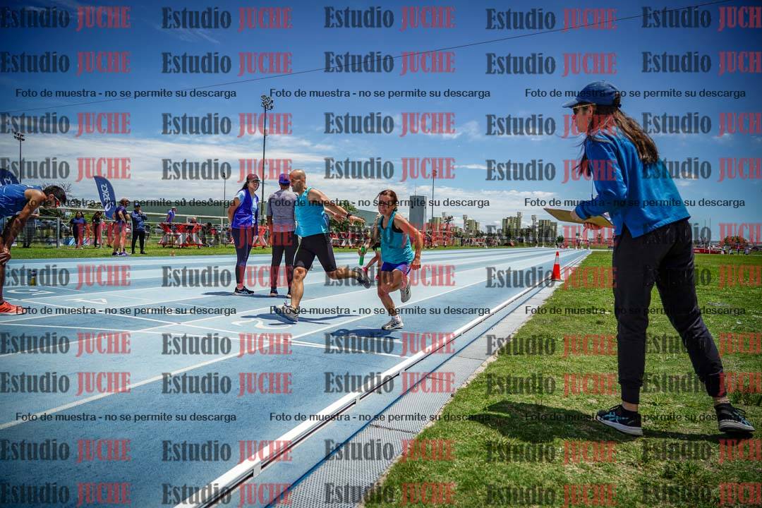 Fotos durante el transcurso de los relevos 20' para running teams - serie 2