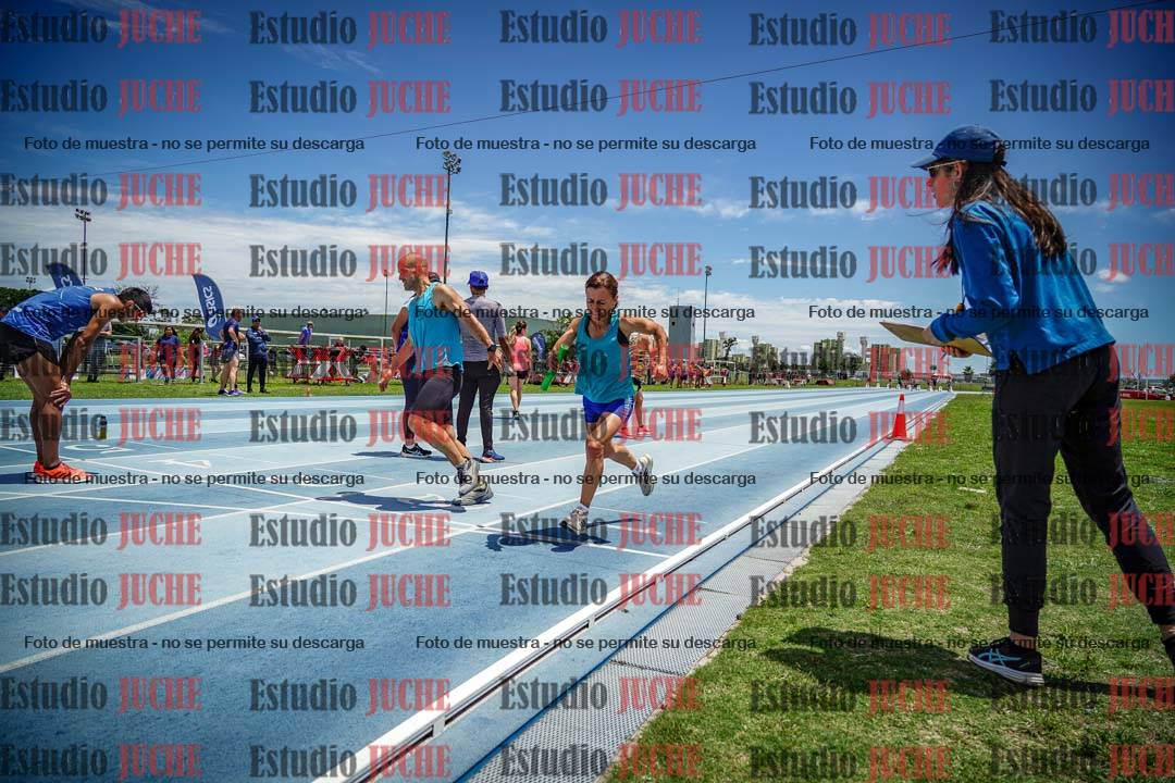 Fotos durante el transcurso de los relevos 20' para running teams - serie 2