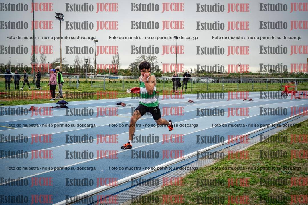 Fotos de los 300 m llanos de varones - U17