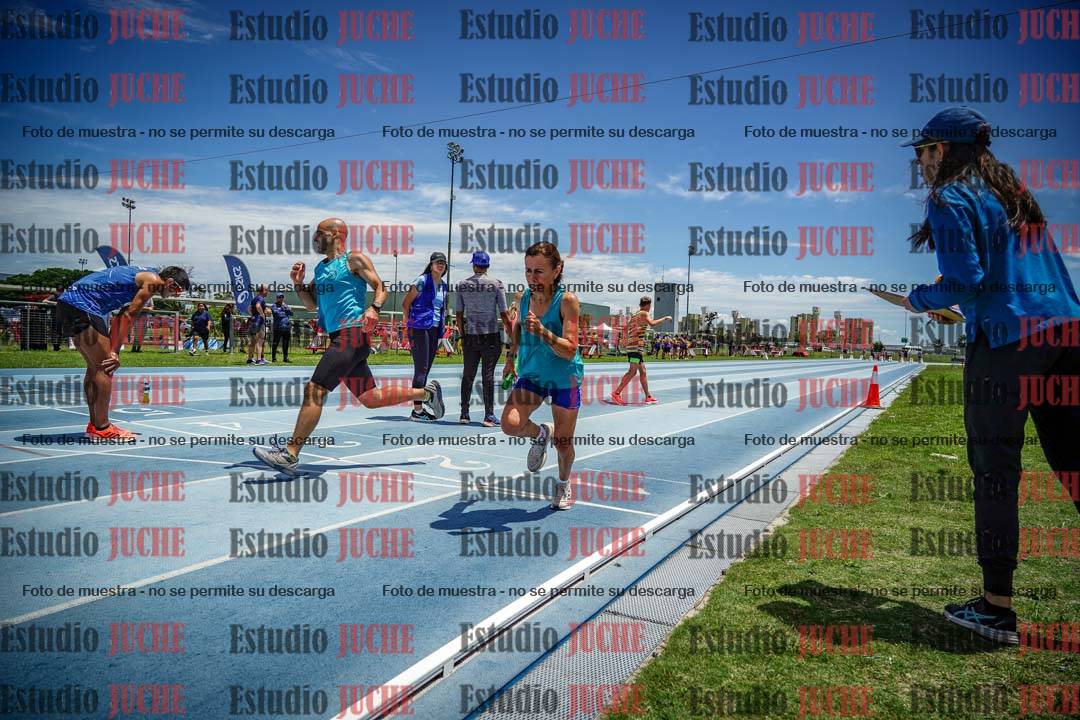 Fotos durante el transcurso de los relevos 20' para running teams - serie 2