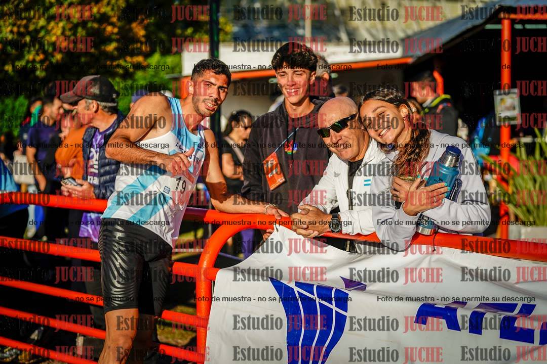 Fotos de algunos extras y podios del día 2