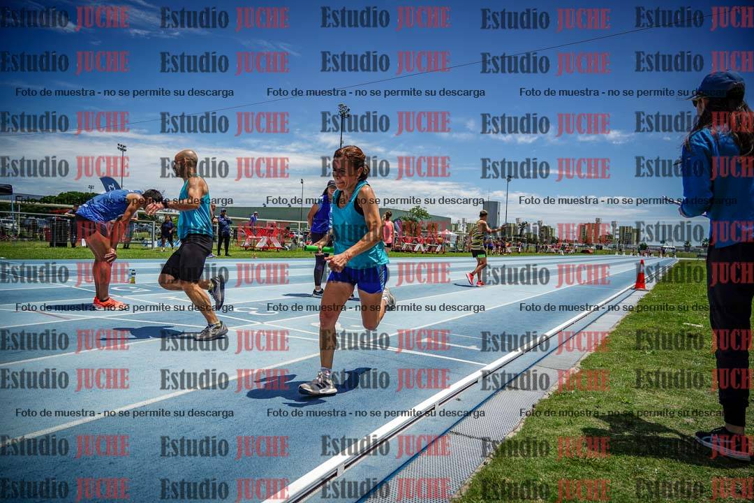 Fotos durante el transcurso de los relevos 20' para running teams - serie 2