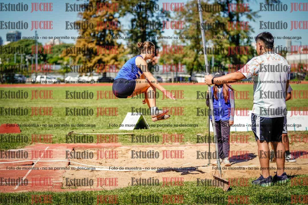 Fotos del salto en largo de mujeres
