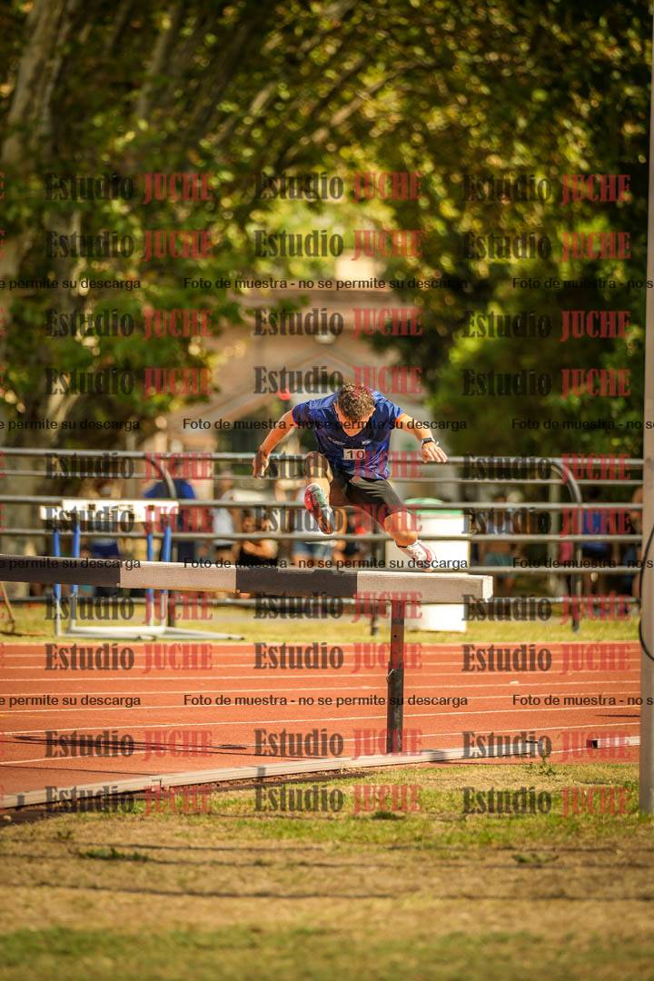 Fotos de los 3000 m con obstáculos de varones
