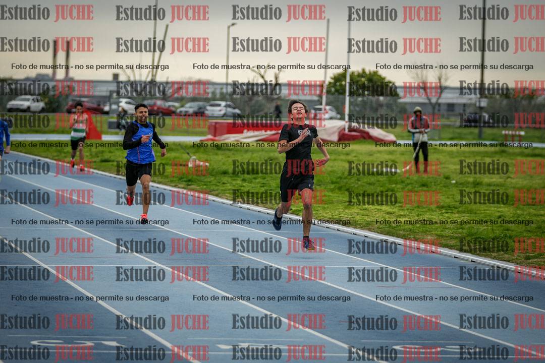 Fotos de los 300 m llanos de varones - U17