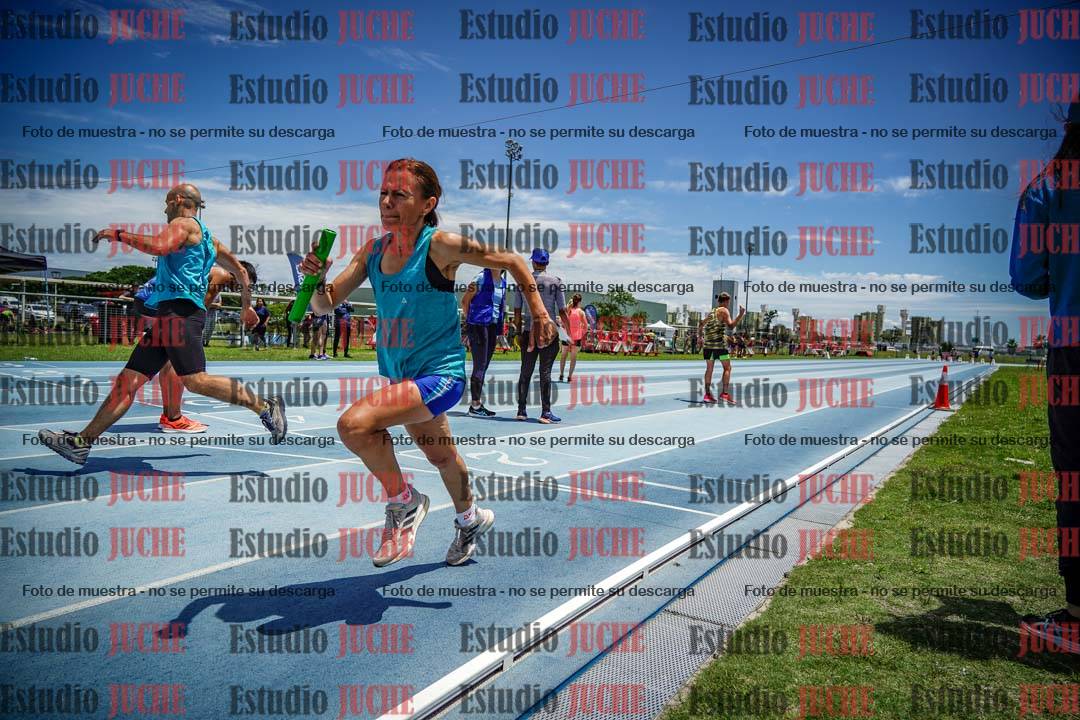 Fotos durante el transcurso de los relevos 20' para running teams - serie 2