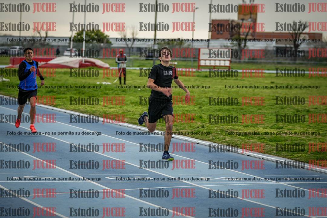 Fotos de los 300 m llanos de varones - U17