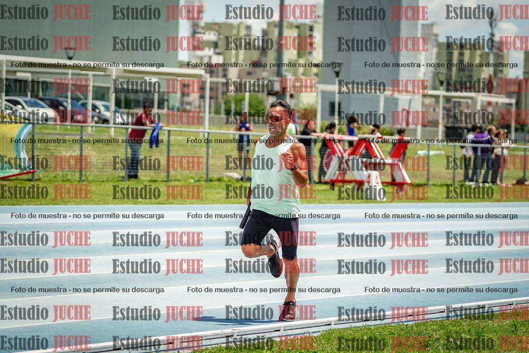 Fotos durante el transcurso de los relevos 20' para running teams - serie 2