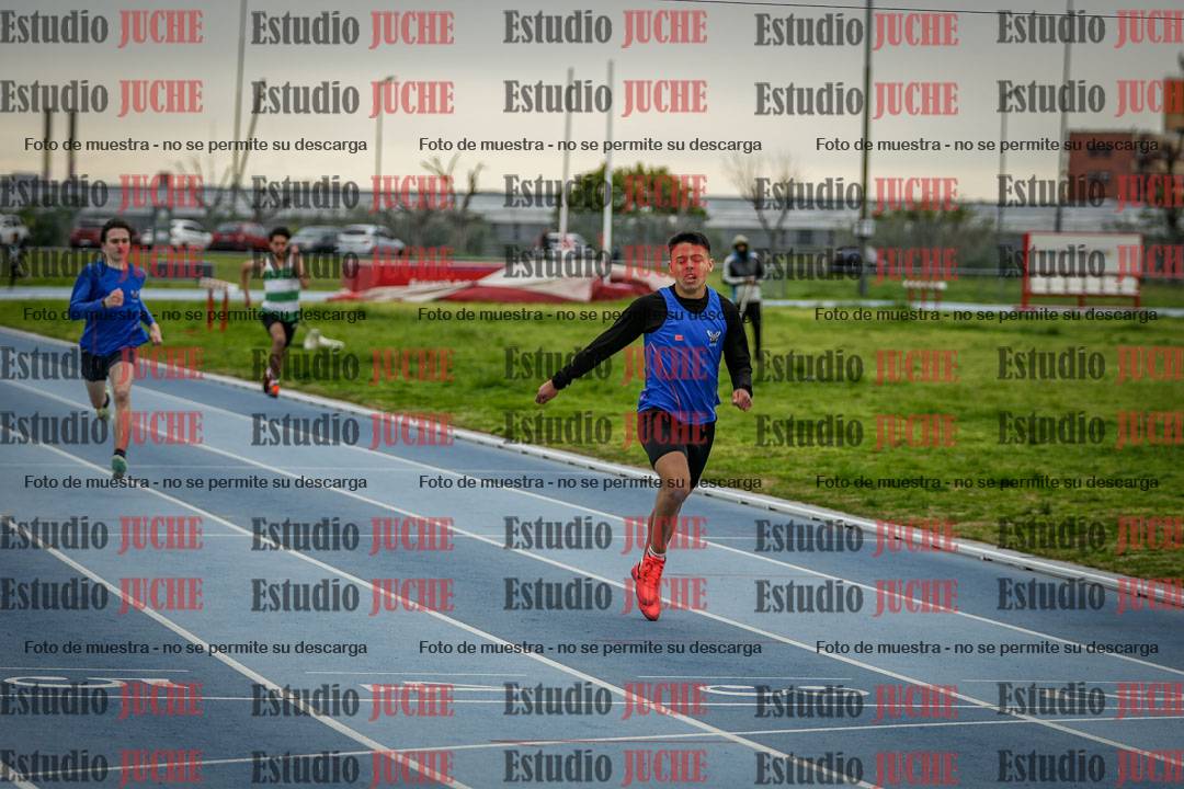 Fotos de los 300 m llanos de varones - U17