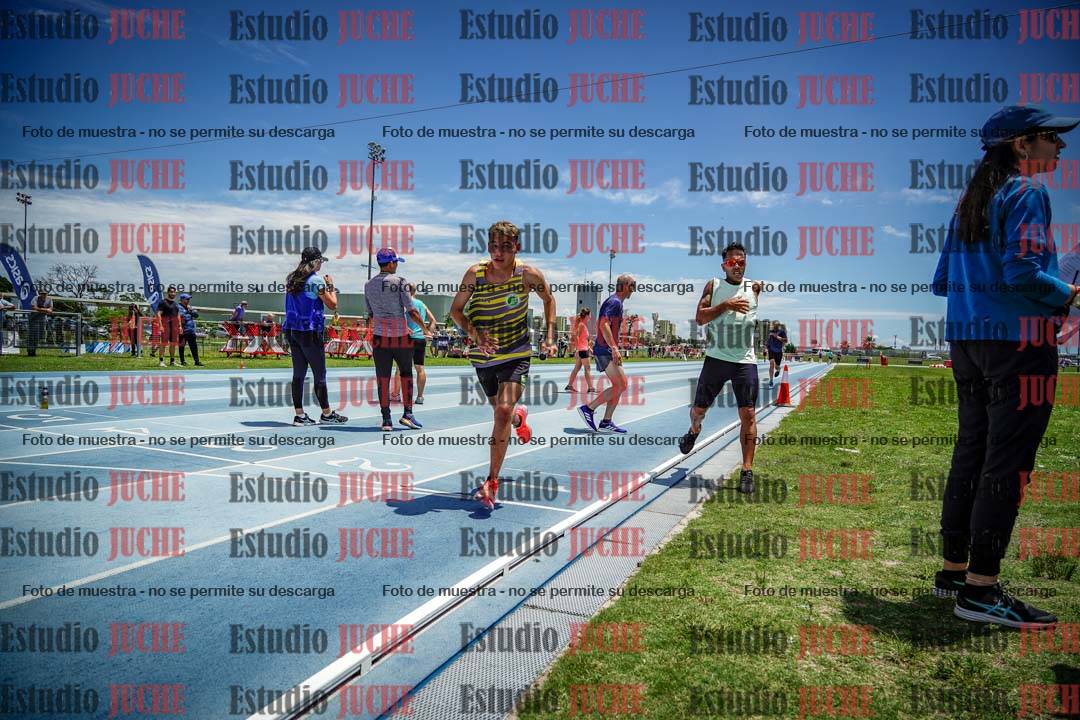 Fotos durante el transcurso de los relevos 20' para running teams - serie 2