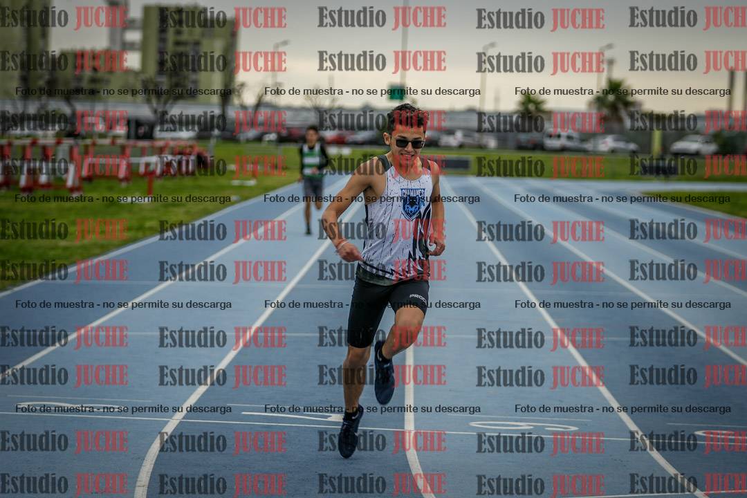 Fotos de los 300 m llanos de varones - U17