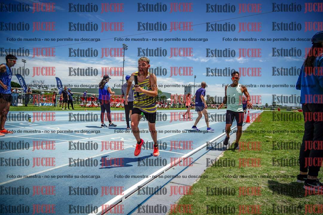 Fotos durante el transcurso de los relevos 20' para running teams - serie 2