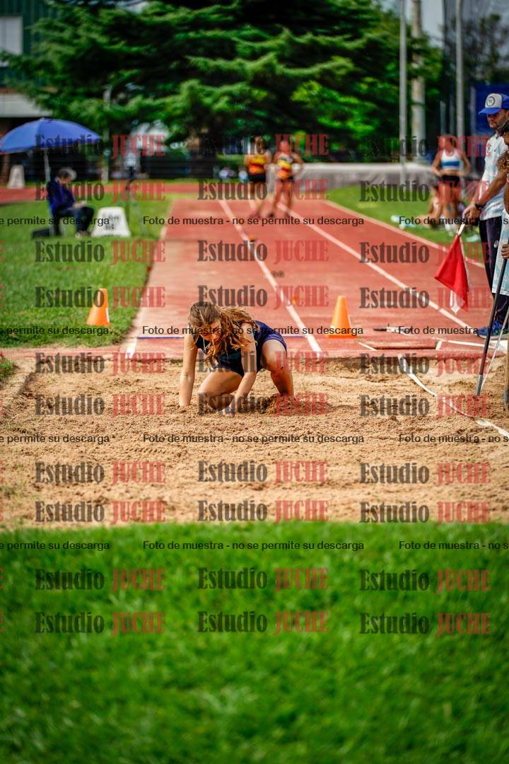 Fotos del salto en largo de mujeres