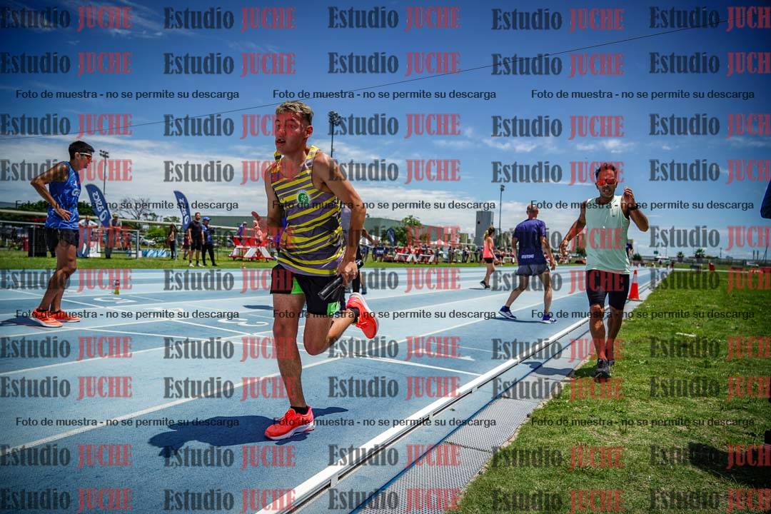 Fotos durante el transcurso de los relevos 20' para running teams - serie 2