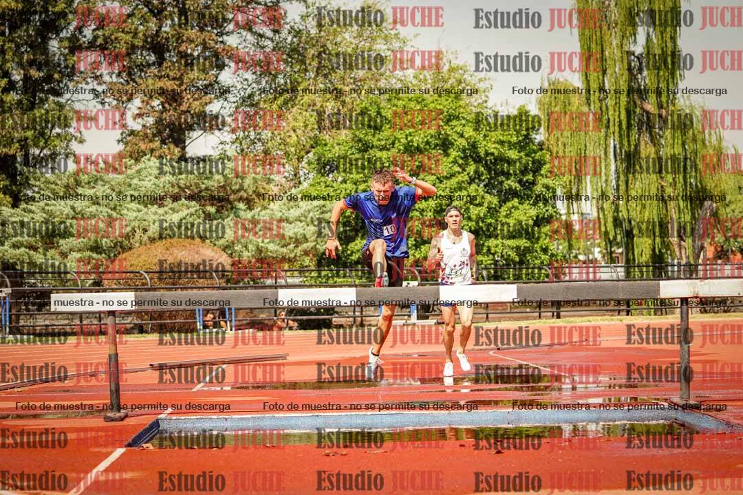 Fotos de los 3000 m con obstáculos de varones